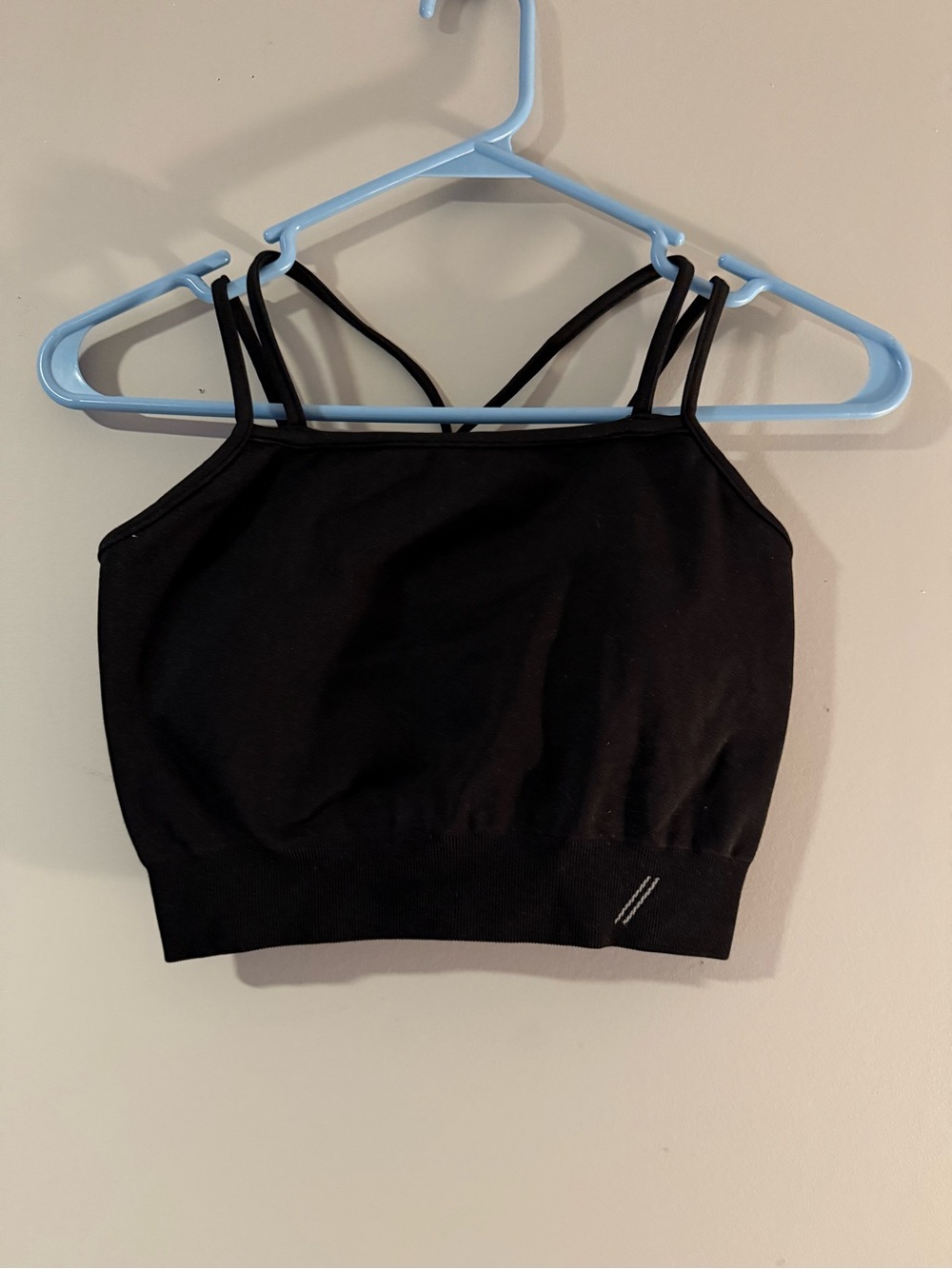 Seamless Double-Strap Black Sports Crop